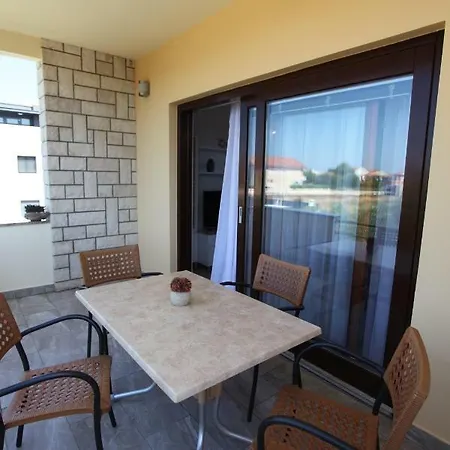 Kresan Soline شقة
